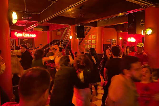 2 Hours and 30 Minutes Salsa Night in México City - What you’ll do: a tight dance class, then party time