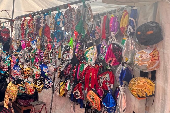 2 hours Lucha Libre Show (mexican wrestling) with transport - Guides that make the evening smoother (and more fun)