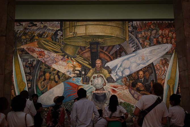 2 Hours of Mexican Muralism with an Art Lover - Avenida Juárez to the Zócalo: baroque facades and history underfoot