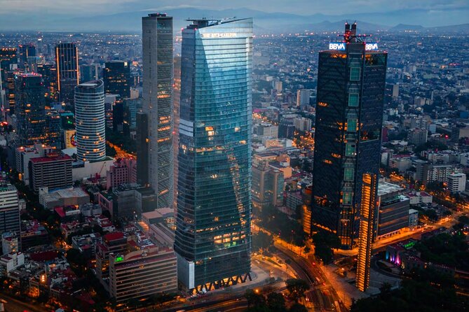 30' Mexico City Helicopter Tour - Landing at Ritz Carlton Reforma - Style and professionalism: what the human side feels like