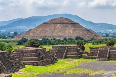 3X1 Teotihuacan, Basilica of Guadalupe, Tlatelolco and Tequila Tour - Teotihuacán Pyramids: The Views and the Walk