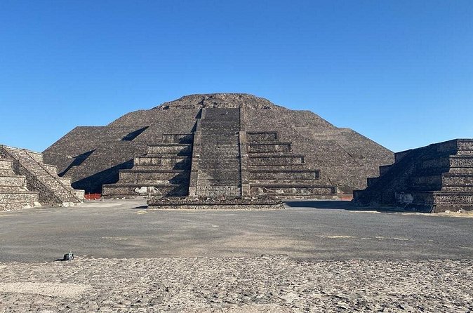 4 hours guided tour on Teotihuacan - Plaza de la Luna: a key moment in the route