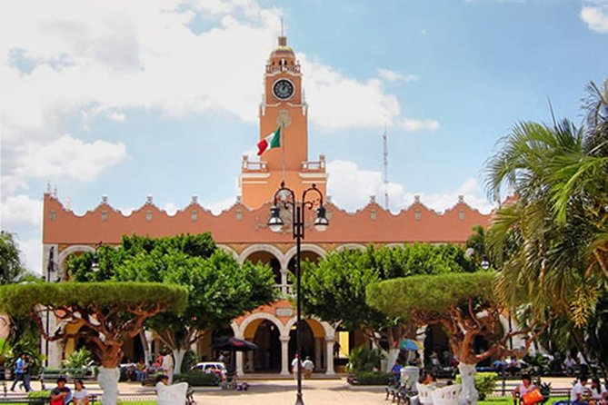 8-Day Best of Mexico Tour: Mexico City to Cancun - Teotihuacan and Basilica de Guadalupe: Mexico City’s two moods