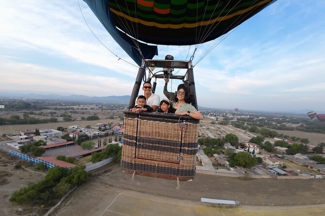 Balloon flight + Breakfast + Transportation from CDMX (SMALL GROUP) - Meeting at 5:00am: Pickup, Timing, and Getting to Teotihuacan