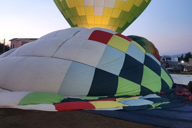 Balloon flight + Breakfast + Transportation from CDMX (SMALL GROUP) - Pueblo Mágico Workshop: Teotihuacan Stones, Minerals, and a Short Spirit Tasting