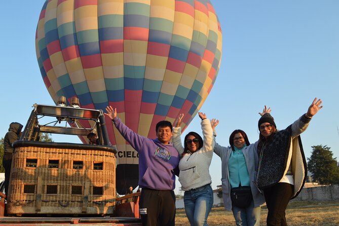 Balloon Flight with Breakfast and Transportation from CDMX - Aerodiverti Teotihuacán stop: coffee break, host meeting, and the balloon moment
