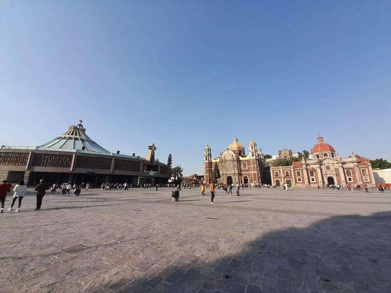 Basilica de Guadalupe: Complete Walking Tour - Inside the New Basilica: Seeing the Virgen de Guadalupe Up Close