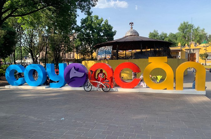 Bike Tour through Colonia Del Valle and Coyoacán / Mexico - Frida Kahlo house: photos and context, not museum entry