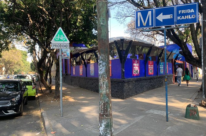 Bike Tour through Colonia Del Valle and Coyoacán / Mexico - Plaza Hidalgo: lunch, the Tenochtitlán story, and major landmarks