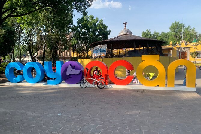 Bike Tour through Colonia Del Valle and Coyoacán / Mexico - Crossing to Coyoacán by bike lanes and quiet streets