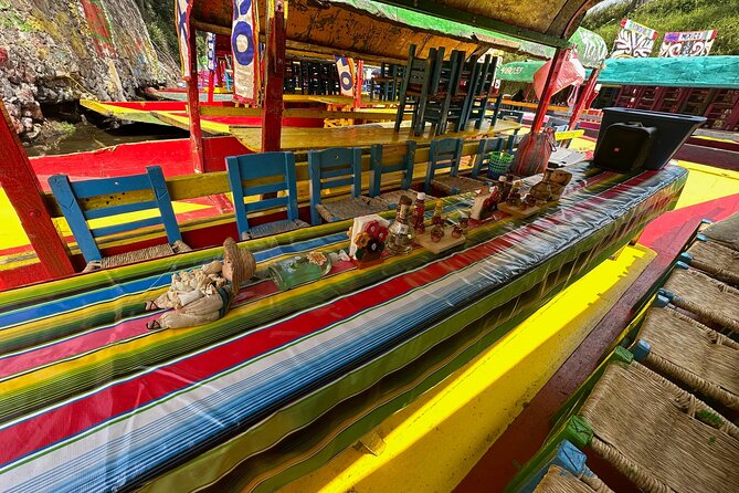 Boat Tour in Mexico City and Mezcal Fiesta with Food and ∞Drinks - The guide-led history: How the explanations fit the party