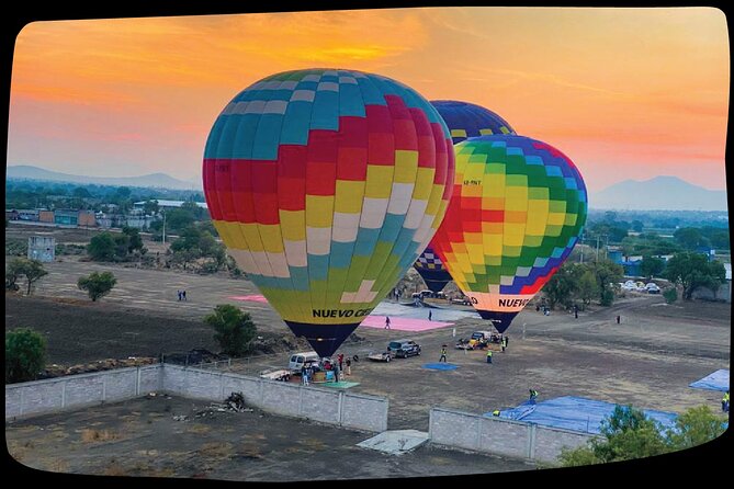 CDMX balloon flight, breakfast, pickup and visit to Teotihuacán - Sunrise hot-air balloon over Teotihuacán: what that really means