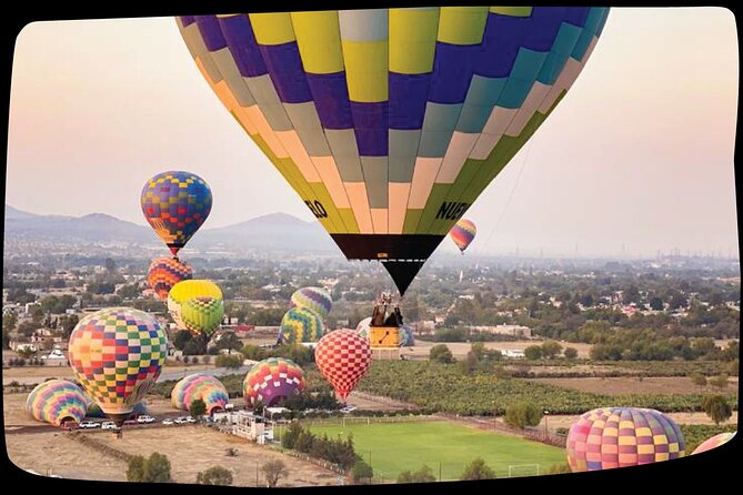 CDMX balloon flight, breakfast, pickup and visit to Teotihuacán - Craft shops and mezcal tasting: the cultural detour that adds value