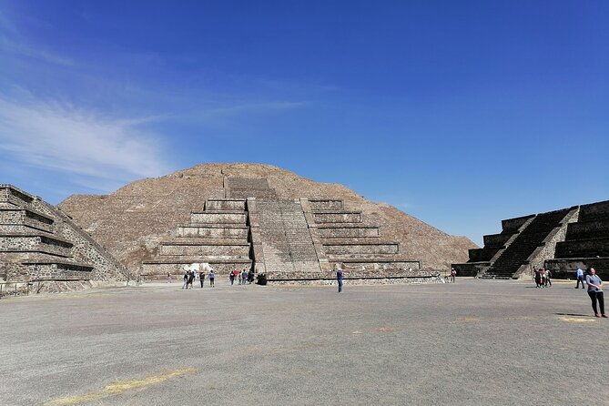 CDMX balloon flight, breakfast, pickup and visit to Teotihuacán - Safety and comfort: jackets, small-group feel, and who can fly