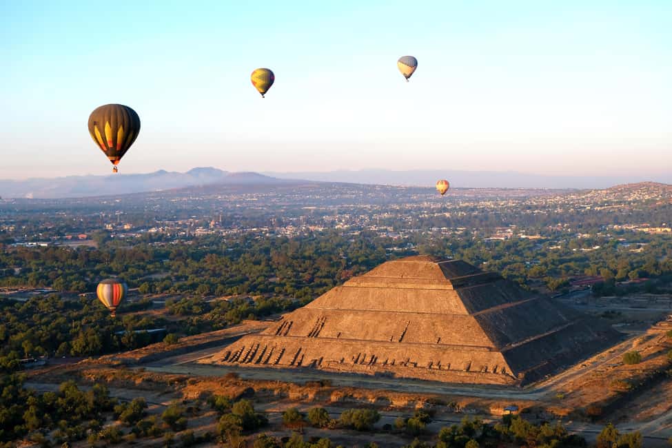 CDMX: balloon ride over Teotihuacan with transportation included - The Reforma Pickup: Getting to the Balloon Port Without Stress