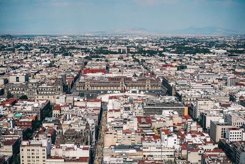 CDMX: Neighborhoods Contrasts Private Tour - Las Lomas: luxury-feel living paired with Chapultepec Park’s big green reset