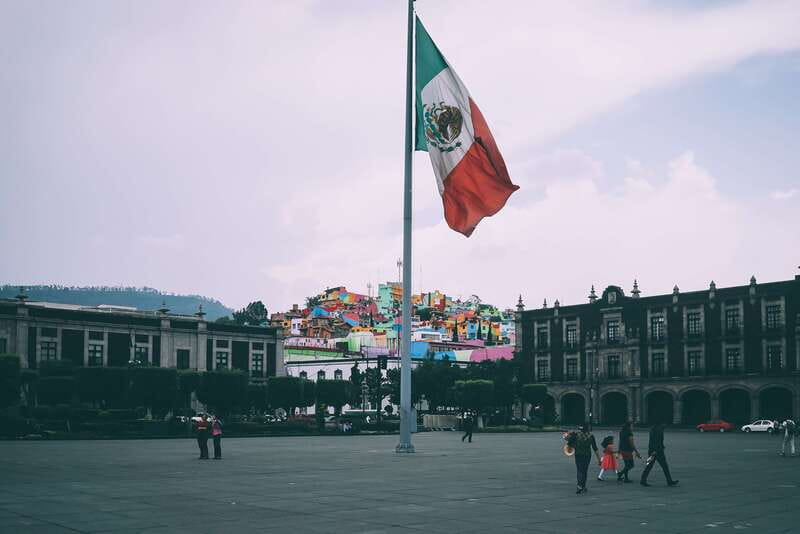 CDMX: Neighborhoods Contrasts Private Tour - Teleferico Santa Marta to Cablebús: the ride with views of houses and mountains