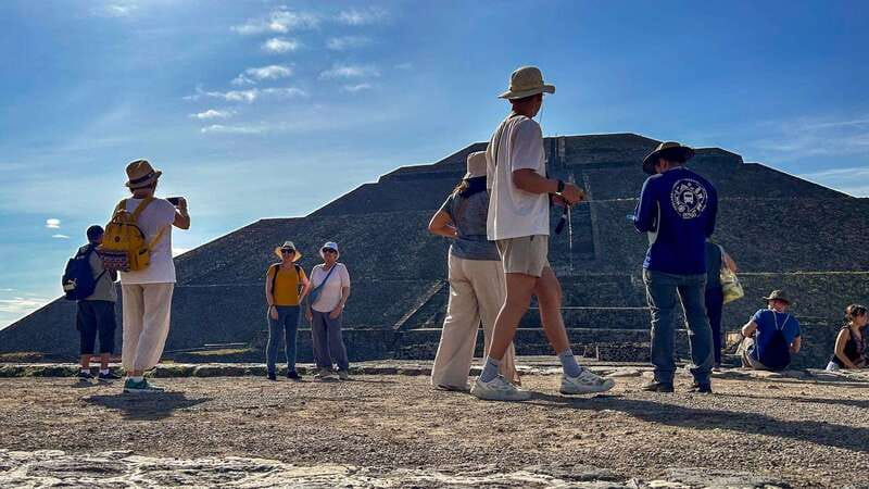 CDMX: Teotihuacan Pyramids & Guadalupe Shrine Guided Tour - Lunch and timing: how to keep your energy up