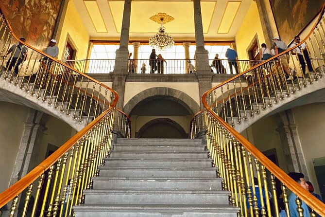 Chapultepec Castle & Anthropology Museum Prívate Tour - Meeting at Estela de Luz and starting at Puerta de los Leones