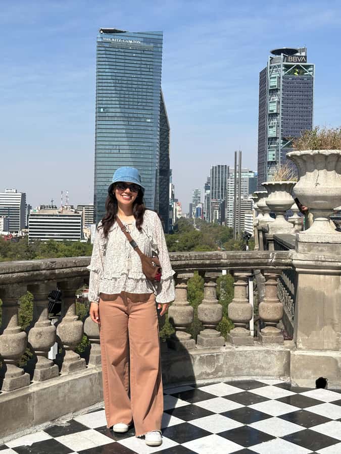Chapultepec Castle: Private tour with local guide, tickets included - Niños Héroes and the US intervention: a serious story in an open-air setting