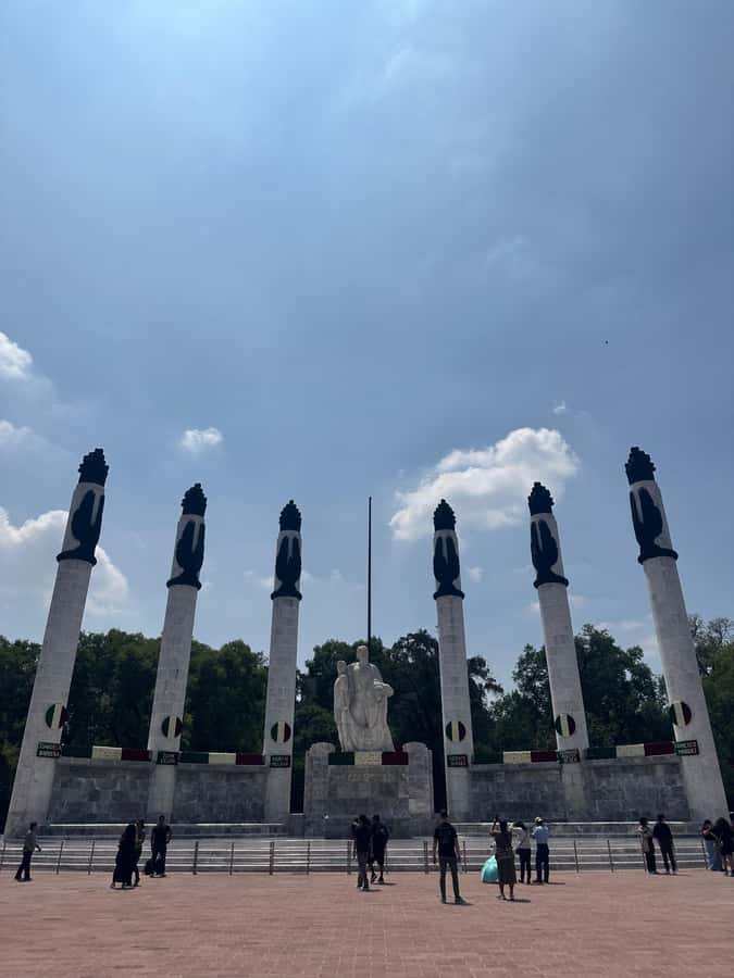 Chapultepec Castle: Private tour with local guide, tickets included - Price and value: $148 is buying context, tickets, and convenience