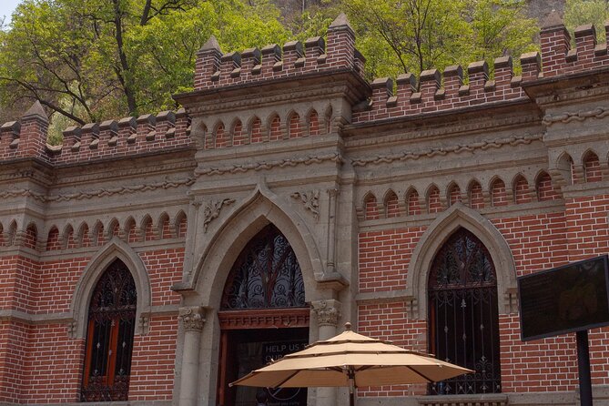 Chapultepec Walking Tour and Picnic - Inside Chapultepec Castle: history, rooms, and famous mural art