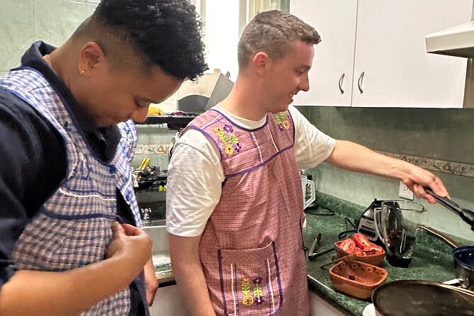 Class of Sauces and Tortillas in Mexico City - Fresh corn tortillas and quesadillas: why the base matters