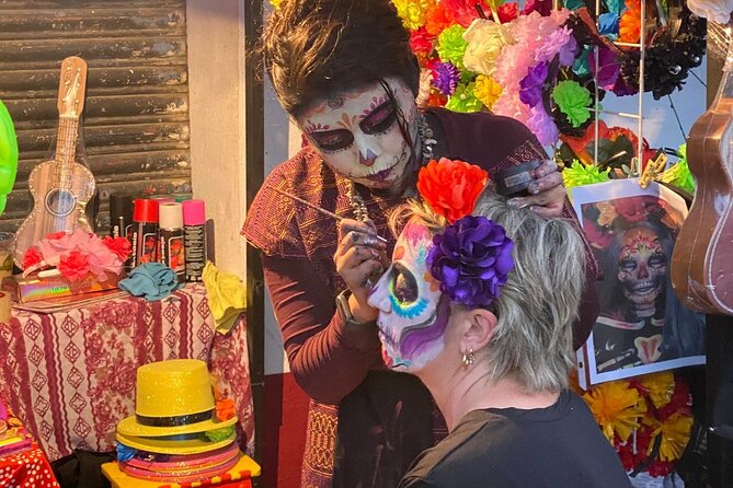 Day of the Dead Tour in Mixquic from Mexico City - Small-Group vs Private: How the Meeting Point Changes Your Day