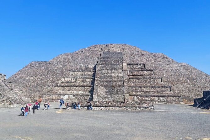 Discover Teotihuacan - Murals, burials, and human sacrifice: history with context
