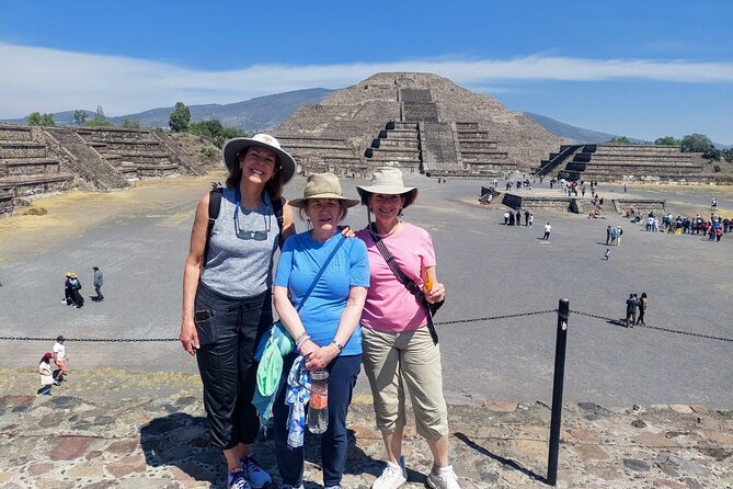 Discover Teotihuacan - Transportation and group setup: private comfort from start to finish