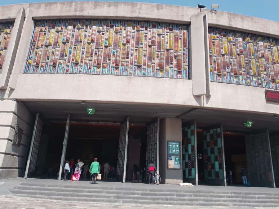 Discover the iconic Basilica of Guadalupe in Mexico City. - Traditional market stop: a practical break with local flavor