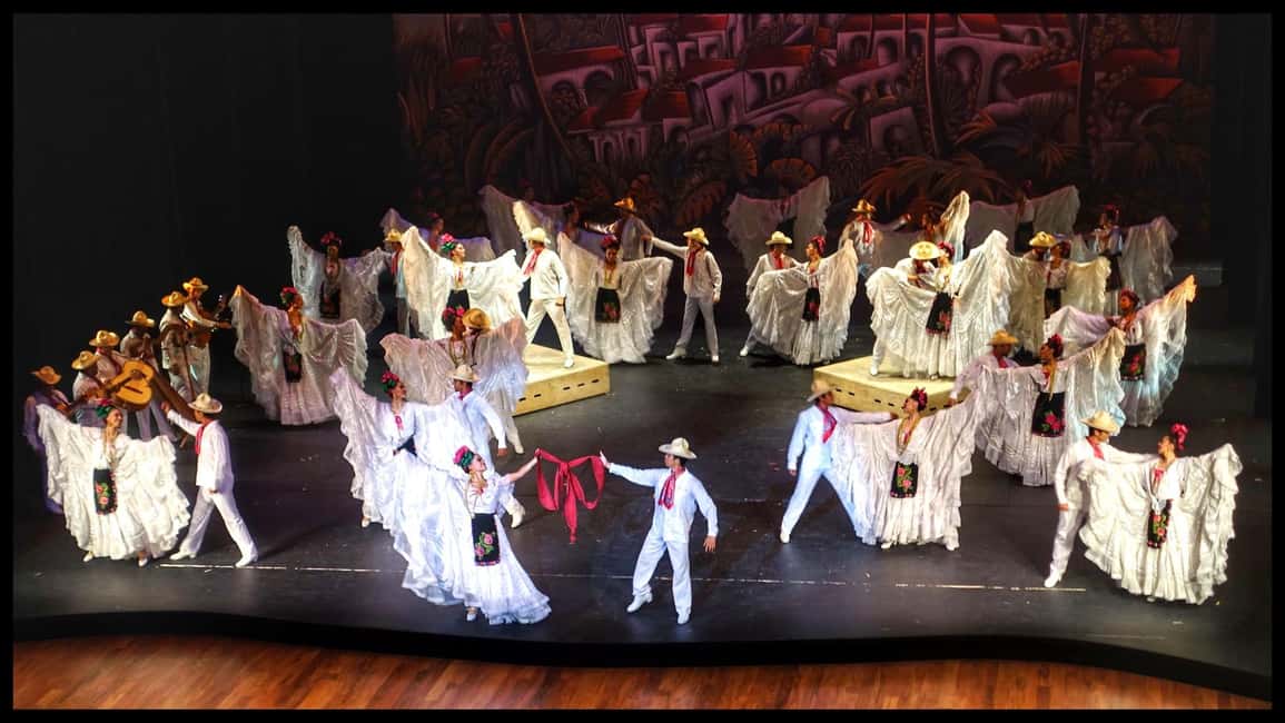 Enjoy the Folkloric Ballet at the Palacio de Bellas Artes - A 70-Year Ballet at the Palacio de Bellas Artes
