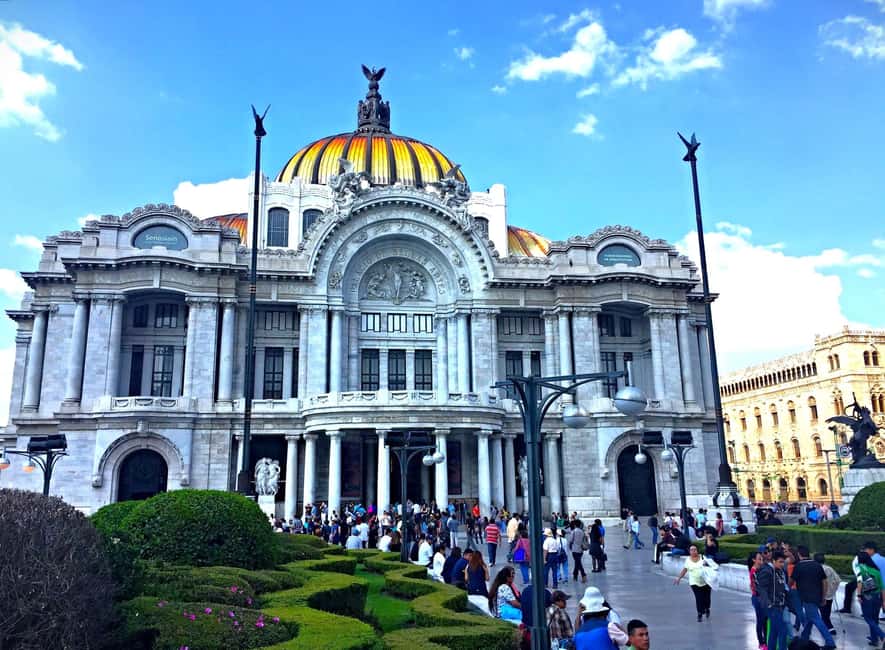 Enjoy the Folkloric Ballet at the Palacio de Bellas Artes - Timing, Pickup, Seating, and Getting Good Views