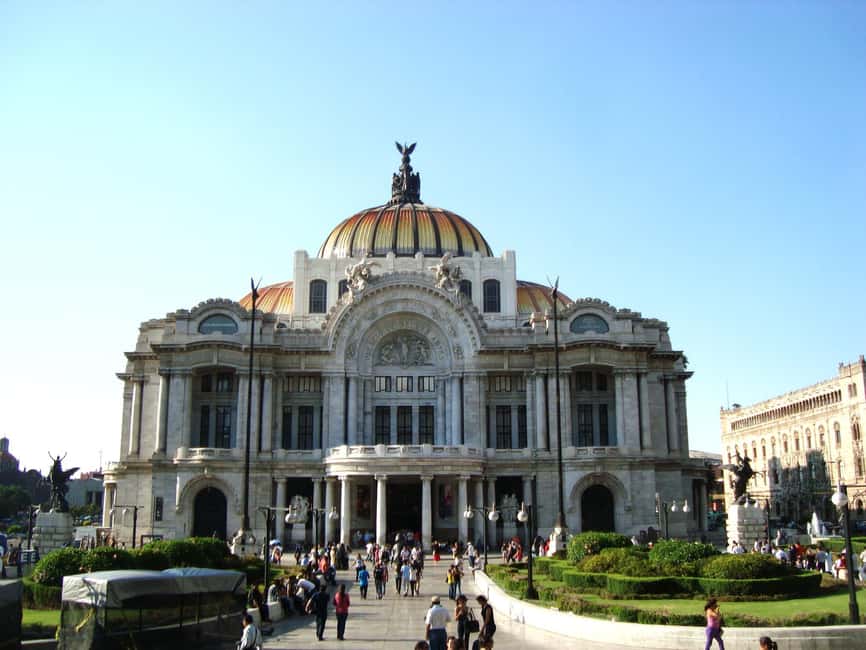 Enjoy the Folkloric Ballet at the Palacio de Bellas Artes - Palacio de Bellas Artes: Why This Setting Changes the Show