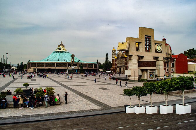 EXCLUSIVE TOUR Basilica of Guadeloupe – small groups - Entering the Basilica Grounds: original image, architecture, and sacred art