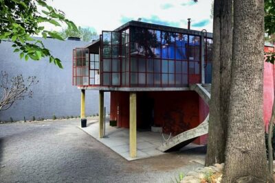 EXCLUSIVE TOUR Casa Estudio Frida Kahlo-Diego Rivera Small Groups - Stop 1: Diego Rivera & Frida Kahlo Studio House walkthrough (2 hours, admission included)