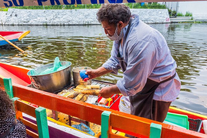 EXCLUSIVE TOUR Frida Kahlo, Coyoacan and Xochimilco - small groups - How the private transport and small group change your day