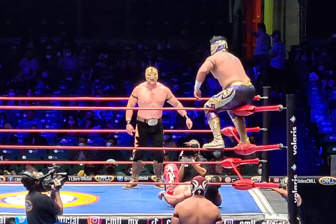 EXCLUSIVE TOUR Lucha Libre! - Small Groups - The Small-Group Advantage (Max 15): Less Waiting, More Watching
