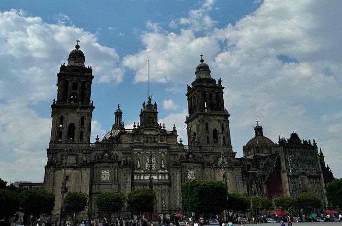 EXCLUSIVE TOUR Metropolitan Cathedral - Small Groups - The guides: where the stories become worth it