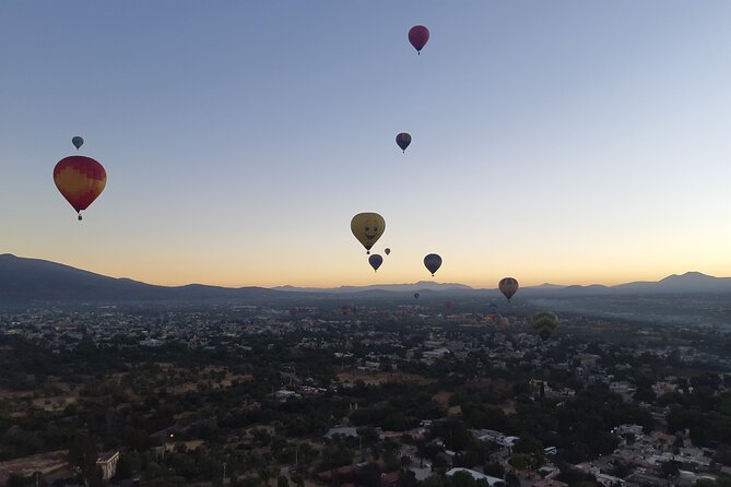 Flight in Globe, visit archaeological area, breakfast and transport - Balloon Over Teotihuacan: why this view is the whole point