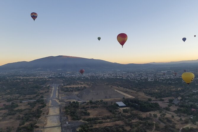Flight in Globe, visit archaeological area, breakfast and transport - Timing tips: how to show up ready for a long morning