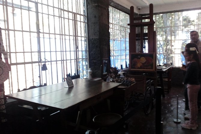 Frida Kahlo and Floating Gardens Tour with Transportation - First up: Museo Frida Kahlo and why it’s the emotional anchor