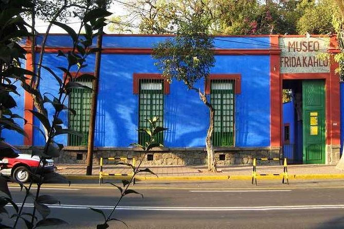 Frida Kahlo Museum and Diego Rivera Studio Tour with Admission Tickets - Stop 1 at Casa Azul: Frida Kahlo Museum in the Places That Shaped Her
