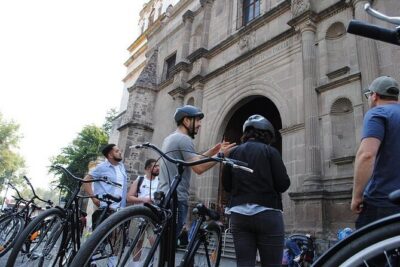 Frida Kahlo VIP - Bike & Churros [Museum Tickets Included] - Stop 1: Jardín Centenario and the Fountain of the Coyotes