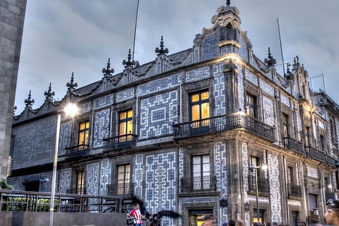 From cdmx: Citywalking Private Tour by cdmx - House of Tiles (Casa de los Azulejos): The Talavera Facade Up Close