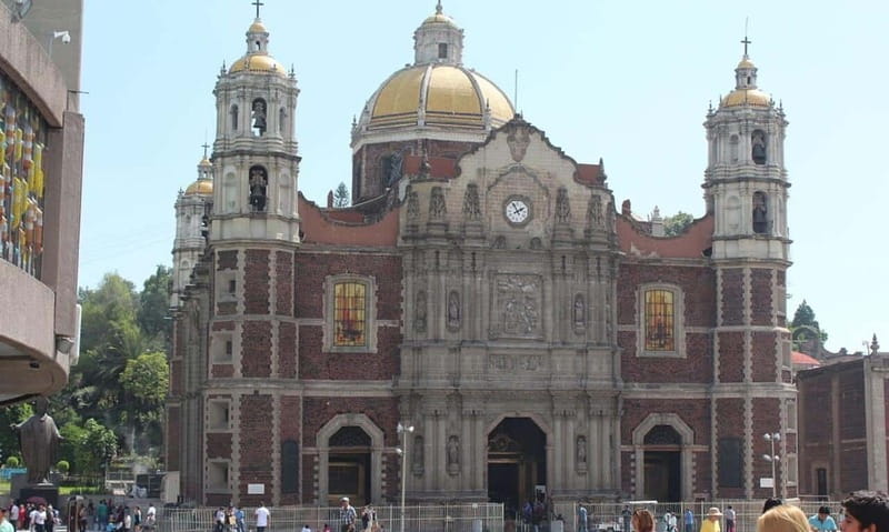 From CDMX: Hot air balloon ride, guided visits to Teotihuacan and Guadalupe - Meeting at Angel of Independence: Your Launchpad for the Day