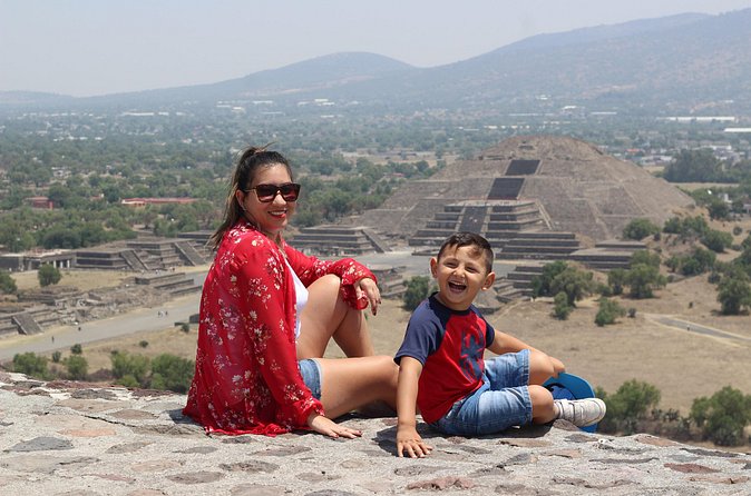 From cdmx: Teotihuacan and Basilica of Guadalupe all inclusive - Basilica de Guadalupe: new-and-old basilicas, plus the 1531 story