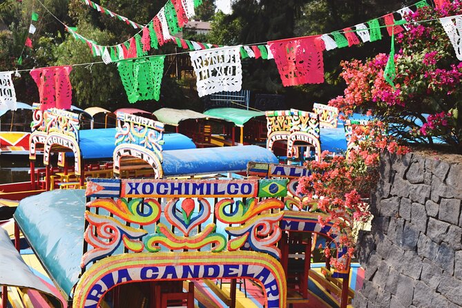 From cdmx: Tour in Coyoacan and Xochimilco all inclusive - Coyoacán: cobblestones, San Juan Bautista, and Frida/Diego context