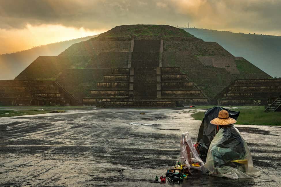 From Mexico City: Expedition with Early Access to Teotihuacan - The bus ride and early arrival: why it changes Teotihuacan