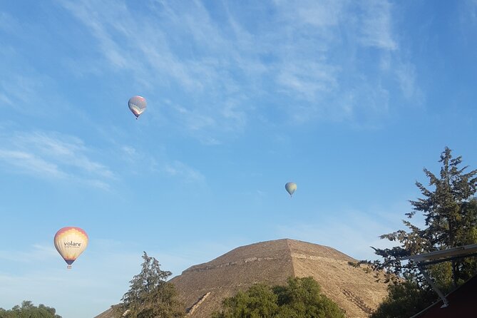 Full-Day Private Tour of Mexico City: Teotihuacan and Xochimilco - Teotihuacán: Sun and Moon pyramids, temples, and Calzada de los Muertos